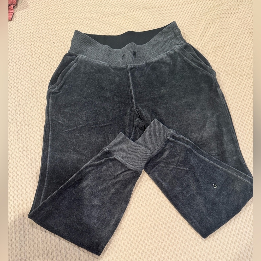 lululemon athletica Charcoal Velour Joggers size 6